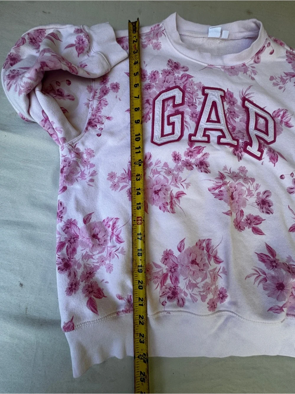 GAP logo front sweatshirt pink white floral Size M